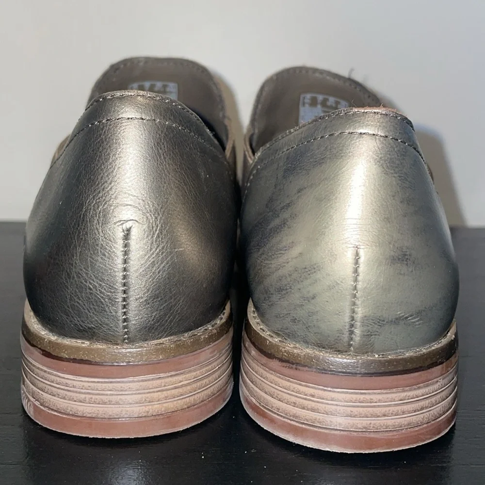Clarks Women's Camzin Step Loafer.‎ Dark Olive & Tan Combination.  Size 7